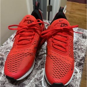 NIKE 270  SIZE 9.5 GOOD CONDITION 

Colorway Habanero Red/Black-White-